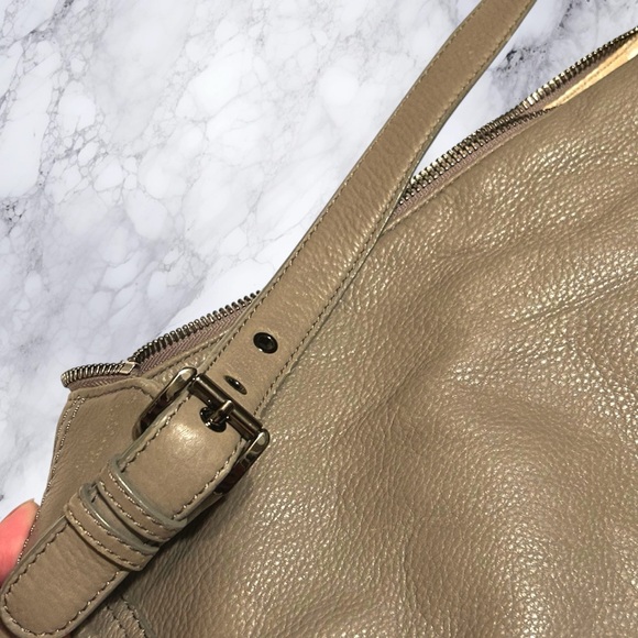 Michael Kors Purse Bag Beige Gray Pebbled Studded Roomy Large Zipper - Picture 4 of 11